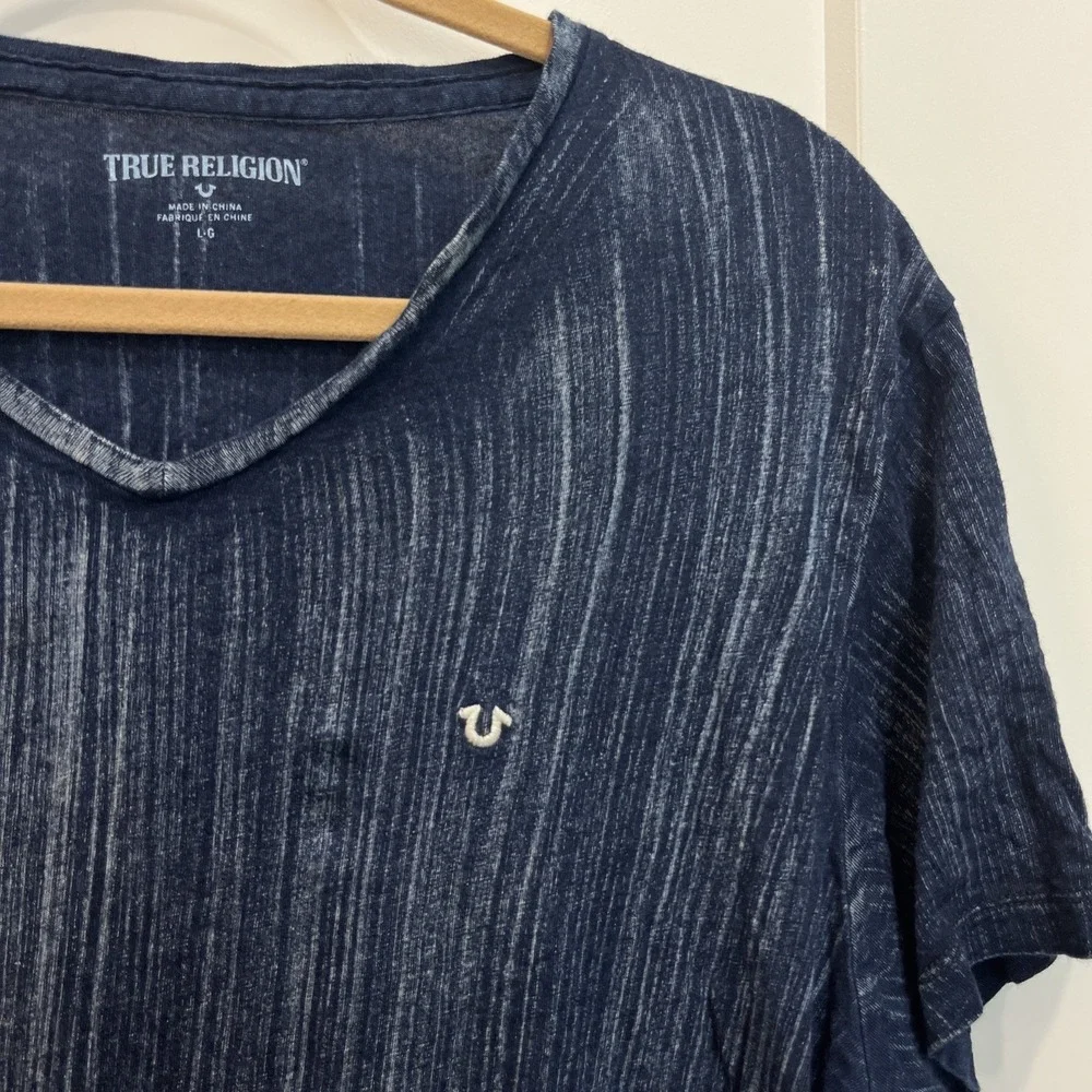 True Religion V Neck TEE T SHIRT Blue‎ White Faded Stripe Sz Large Denim Look